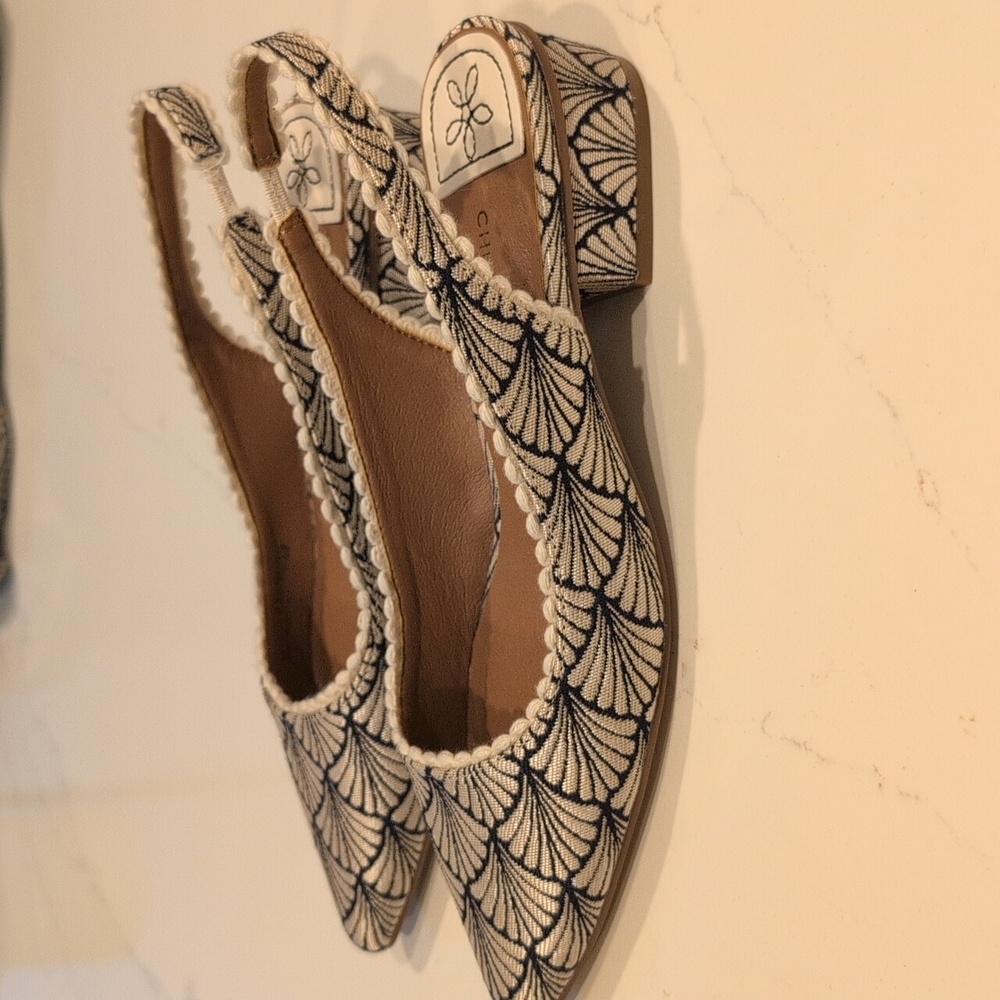Chinese Laundry Cream and Black Patterned Slingback Pumps - Picture 4 of 12